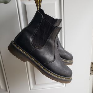 Dr. Martens Chelsea Boot Women's 8 Men's 7 Black Leather Ankle Boot